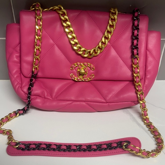 Chanel Fuchsia Quilted Shoulder Bag with Gold Chain - Picture 1 of 8